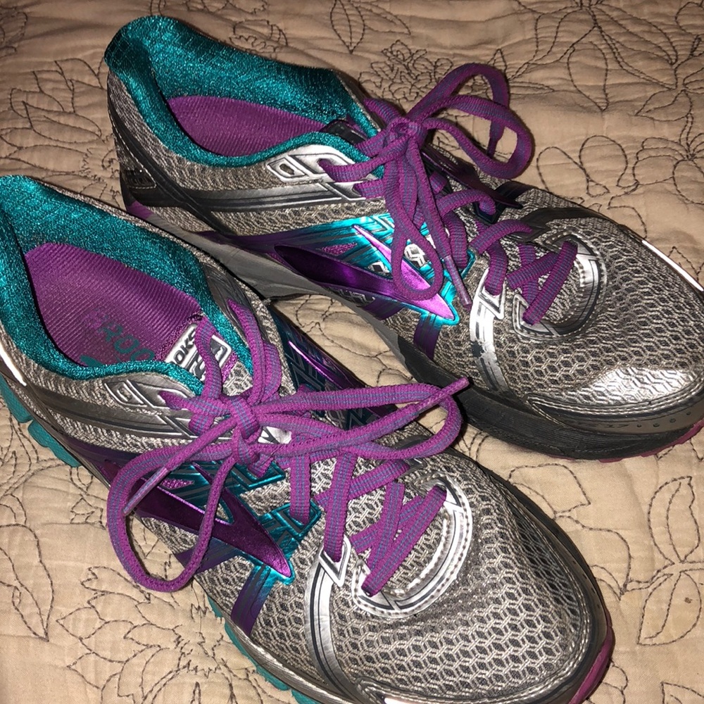 Brooks GTS 17 Purple and Blue Sneakers